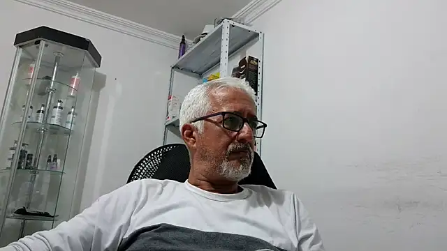 Snapshot of cenizo10124 chatting on 16, 11, 2025 cenizo10124 online show from 16, 11, 2025