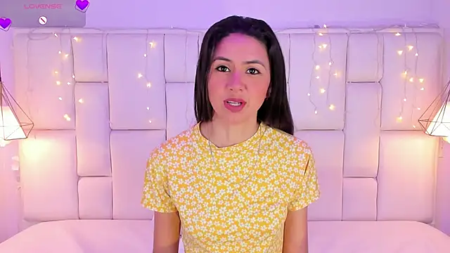 SarahSophia  online show from 1, 2, 2025