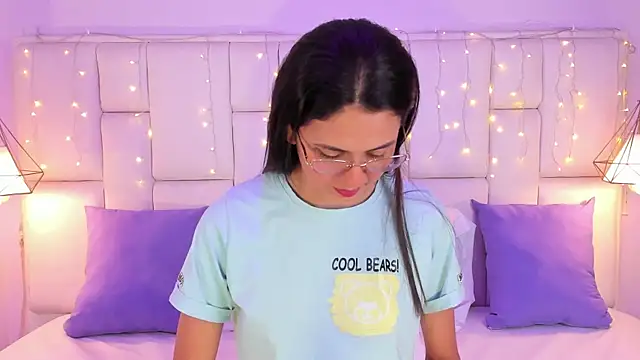 SarahSophia  online show from 17, 3, 2025