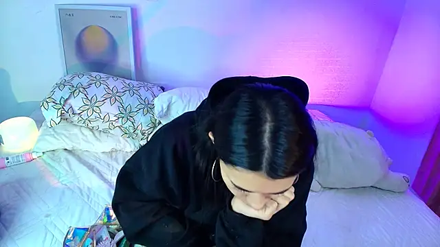 AmyOlimpo online show from 4, 4, 2026