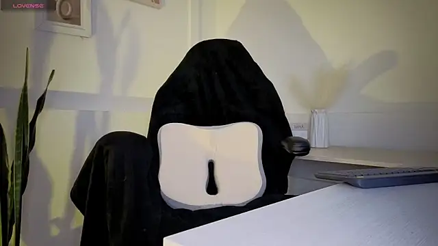 Snapshot of NebetColin chatting on 23, 6, 2026 NebetColin online show from 23, 6, 2026