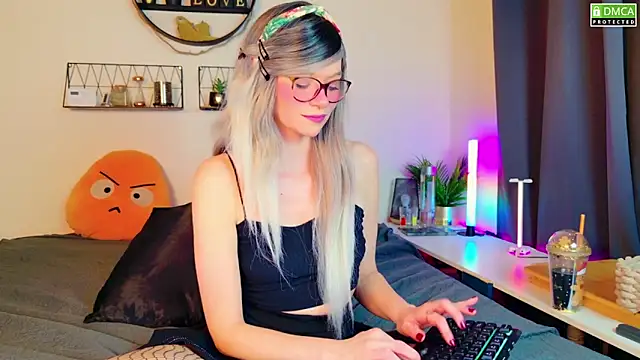 Kittychatte online show from 13, 2, 2025