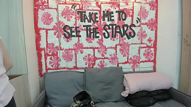 Mhelanny2 online show from 5, 3, 2025