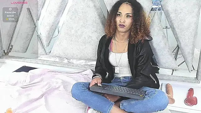StefanyMiler online show from 17, 12, 2024