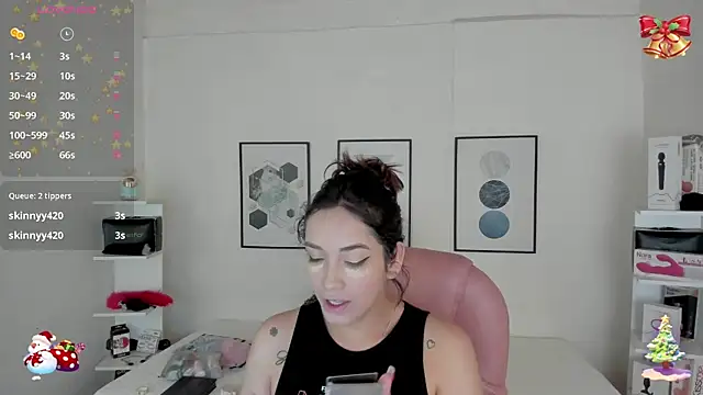 Snapshot of cristal__hot_1 chatting on 3, 12, 2024 cristal hot 1 online show from 3, 12, 2024