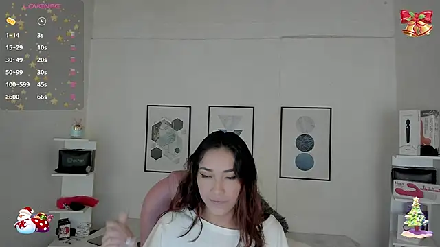 Snapshot of cristal__hot_1 chatting on 6, 12, 2024 cristal hot 1 online show from 6, 12, 2024