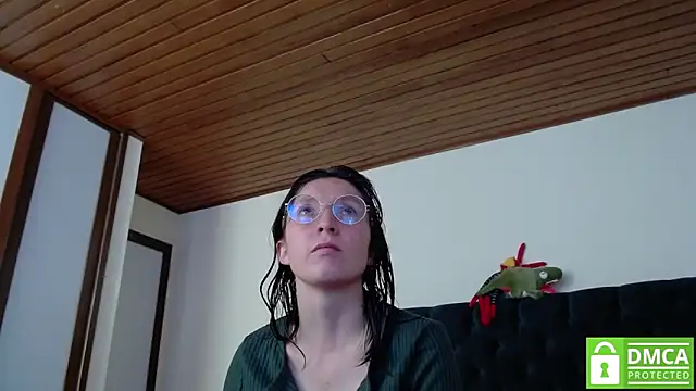 Snapshot of Sophi_Cute chatting on 4, 12, 2024 Sophi Cute online show from 4, 12, 2024