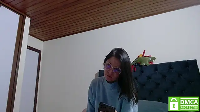 Snapshot of Sophi_Cute chatting on 13, 12, 2024 Sophi Cute online show from 13, 12, 2024