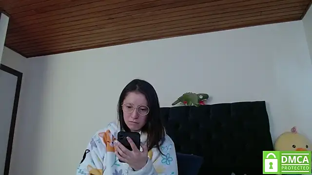 Snapshot of Sophi_Cute chatting on 15, 12, 2024 Sophi Cute online show from 15, 12, 2024