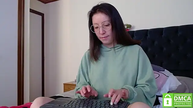 Snapshot of Sophi_Cute chatting on 22, 12, 2024 Sophi Cute online show from 22, 12, 2024