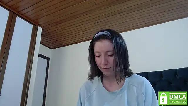 Snapshot of Sophi_Cute chatting on 3, 1, 2025 Sophi Cute online show from 3, 1, 2025