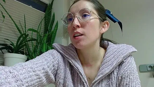 Snapshot of Sophi_Cute chatting on 8, 2, 2025 Sophi Cute online show from 8, 2, 2025