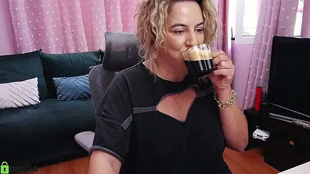 Snapshot of CarrieLoveX chatting on 22, 9, 2025 CarrieLoveX online show from 22, 9, 2025