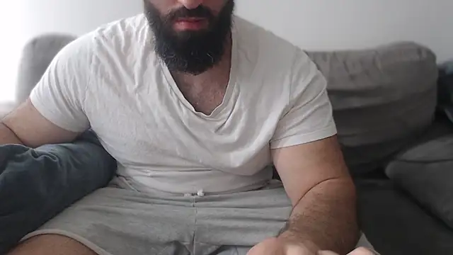 Snapshot of hugemachohandsome chatting on 15, 6, 2026 hugemachohandsome online show from 15, 6, 2026
