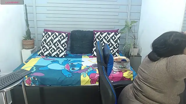 evelin zaens online show from 25, 2, 2025