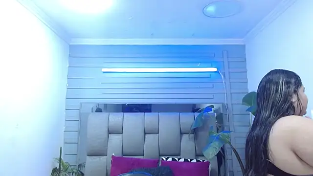 Snapshot of evelin_zaens chatting on 18, 4, 2026 evelin zaens online show from 18, 4, 2026