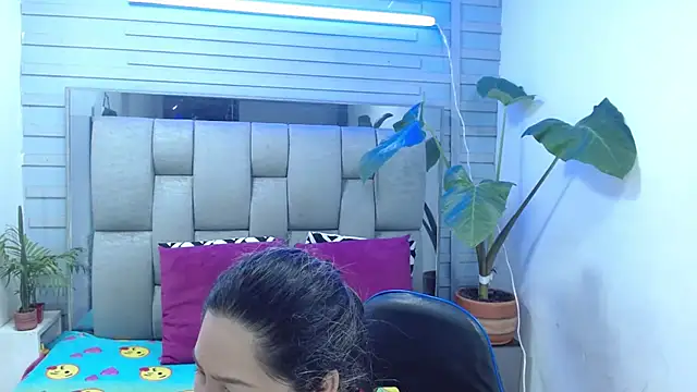 Snapshot of evelin_zaens chatting on 21, 4, 2026 evelin zaens online show from 21, 4, 2026