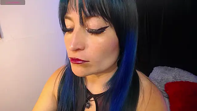 alicia moom online show from 7, 10, 2025