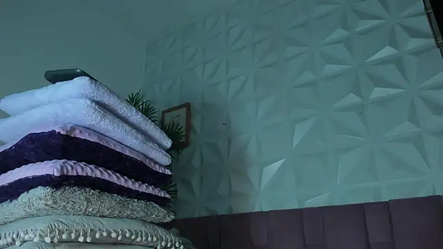 Snapshot of Hellen_Sky chatting on 15, 10, 2025 Hellen Sky online show from 15, 10, 2025