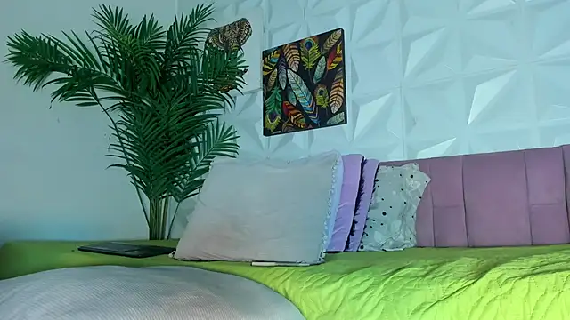 Snapshot of Hellen_Sky chatting on 24, 11, 2025 Hellen Sky online show from 24, 11, 2025