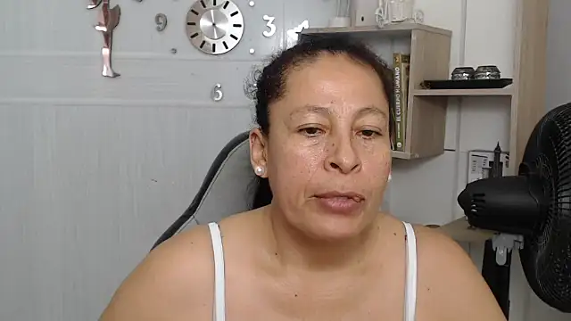 Snapshot of mature_martina chatting on 1, 7, 2026 mature martina online show from 1, 7, 2026
