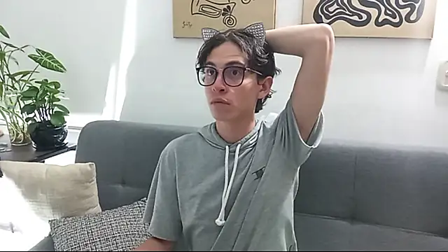 Snapshot of Norehg chatting on 14, 10, 2025 Norehg online show from 14, 10, 2025