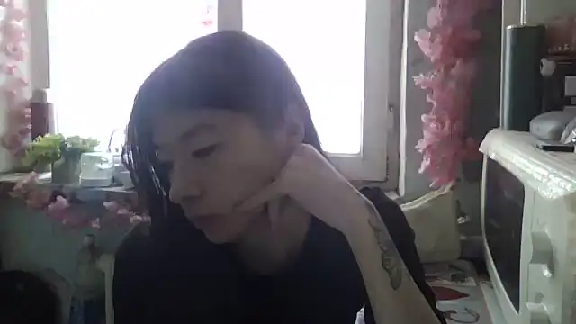 CarlyJoy online show from 4, 12, 2025