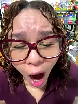 ROSALIALUCY online show from 6, 10, 2025