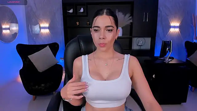 Snapshot of AmyWalker_ chatting on 14, 1, 2025 AmyWalker online show from 14, 1, 2025