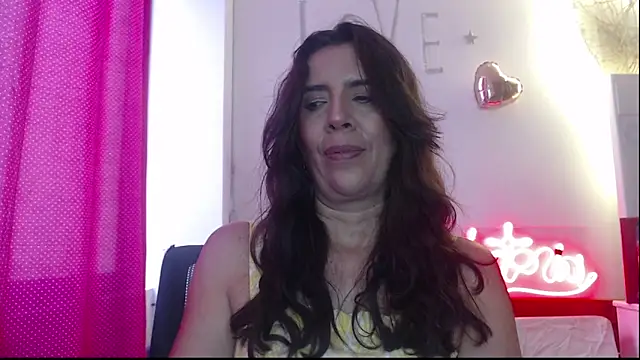 Snapshot of Victoria_meester chatting on 4, 3, 2025 Victoria meester online show from 4, 3, 2025