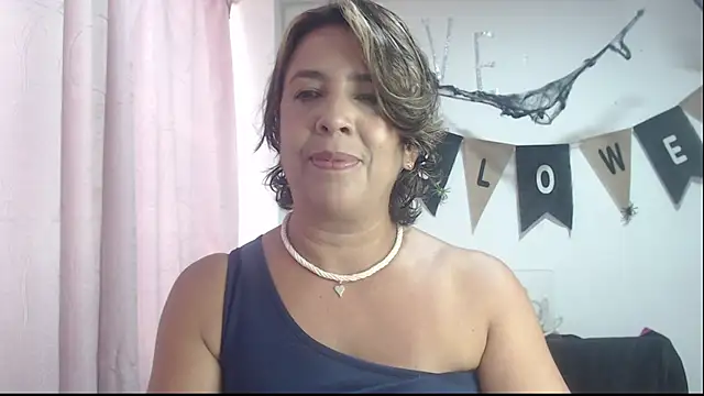 Snapshot of Victoria_meester chatting on 6, 10, 2025 Victoria meester online show from 6, 10, 2025