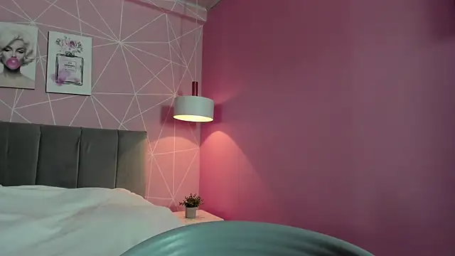 dolly zoe online show from 19, 3, 2025