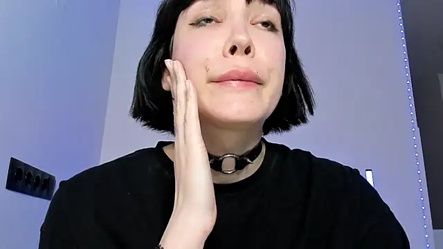 Snapshot of dollmore chatting on 4, 1, 2025 dollmore online show from 4, 1, 2025