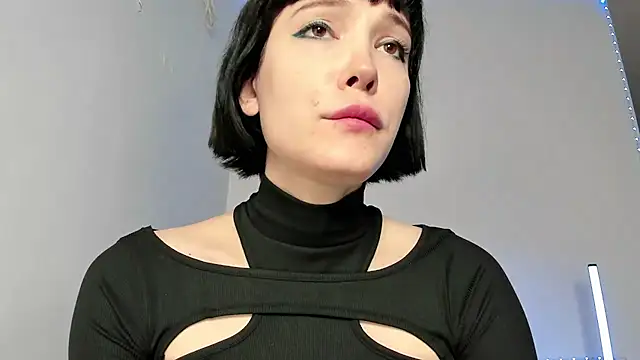 Snapshot of dollmore chatting on 5, 1, 2025 dollmore online show from 5, 1, 2025