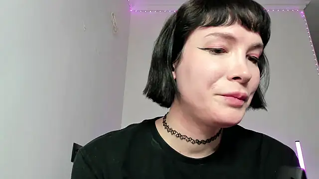 Snapshot of dollmore chatting on 7, 1, 2025 dollmore online show from 7, 1, 2025