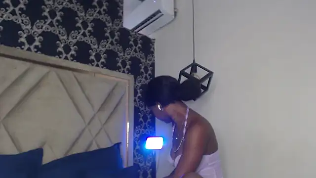 MichaelaCox online show from 4, 11, 2025