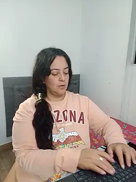 Snapshot of lucia_vonne_ chatting on 11, 6, 2026 lucia vonne online show from 11, 6, 2026