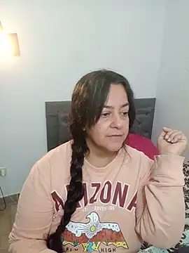 Snapshot of lucia_vonne_ chatting on 13, 6, 2026 lucia vonne online show from 13, 6, 2026