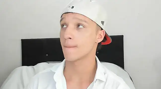 Snapshot of angelcortes chatting on 24, 12, 2024 angelcortes online show from 24, 12, 2024