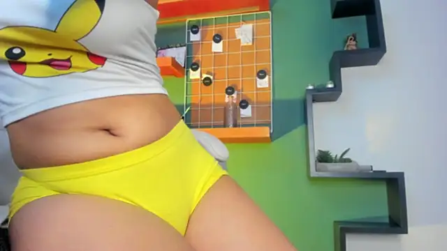 Snapshot of CoralineRicce_ chatting on 5, 2, 2025 CoralineRicce online show from 5, 2, 2025