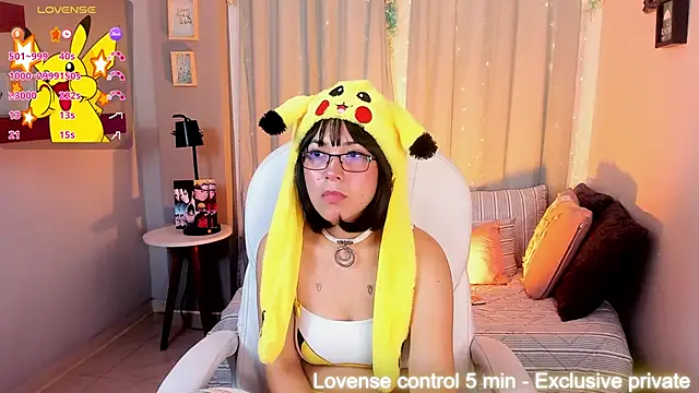 Snapshot of CoralineRicce_ chatting on 6, 2, 2025 CoralineRicce online show from 6, 2, 2025
