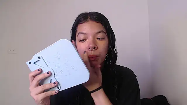 yungelitamor  online show from 16, 1, 2025