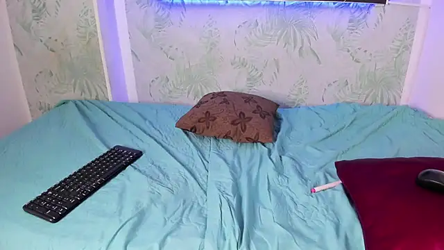 yungelitamor  online show from 23, 3, 2025