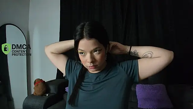 yungelitamor  online show from 14, 4, 2026