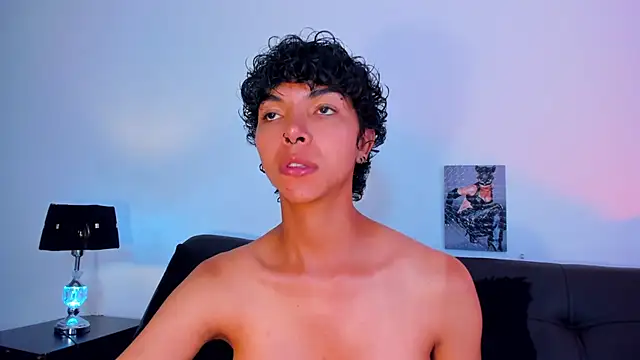 xhenisa  online show from 28, 1, 2025