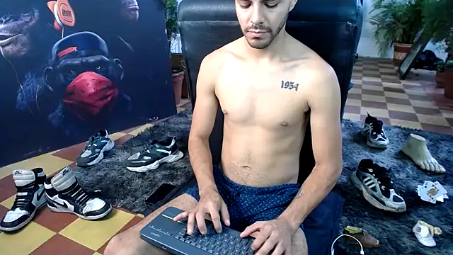 cutehornymax online show from 8, 4, 2026