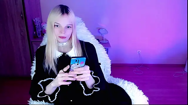 Emily Nyaffee online show from 28, 1, 2025