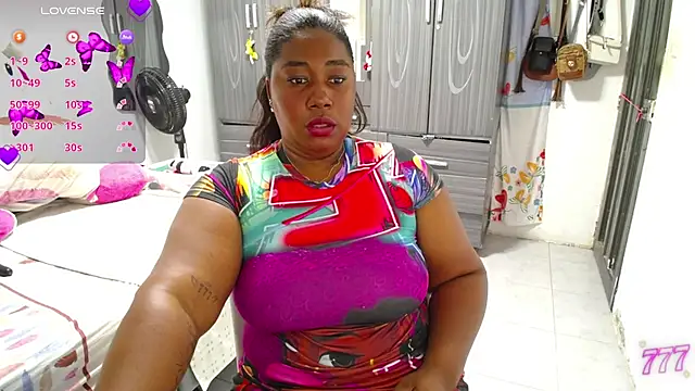 Snapshot of thickebonymilfF chatting on 6, 7, 2026 thickebonymilfF online show from 6, 7, 2026