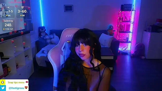 Snapshot of PetiteAngel666 chatting on 2, 2, 2025 PetiteAngel666 online show from 2, 2, 2025