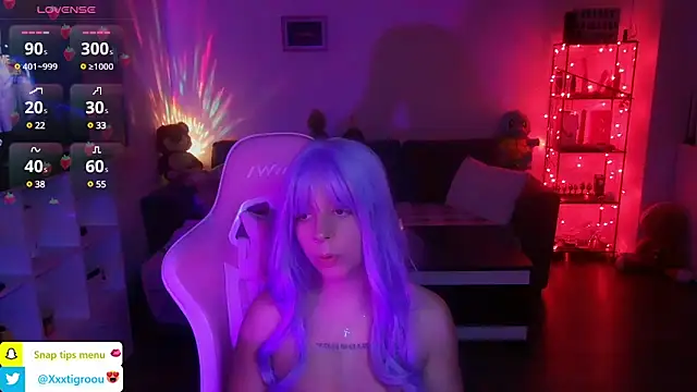 Snapshot of PetiteAngel666 chatting on 8, 2, 2025 PetiteAngel666 online show from 8, 2, 2025